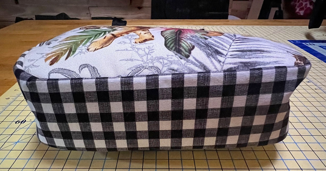 Cosmetic Bag, Fussy Cut Frame, Ruler