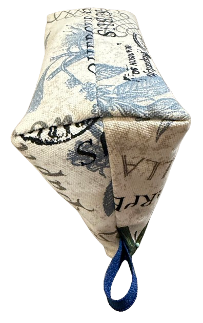 Single Curve Zip Pouch