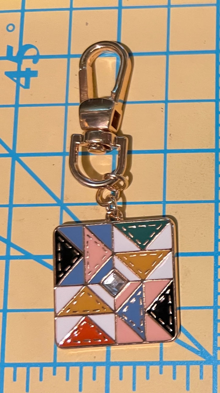 Dangles: Hardware Swivel Clip/Key Chain: Sew/Quilt